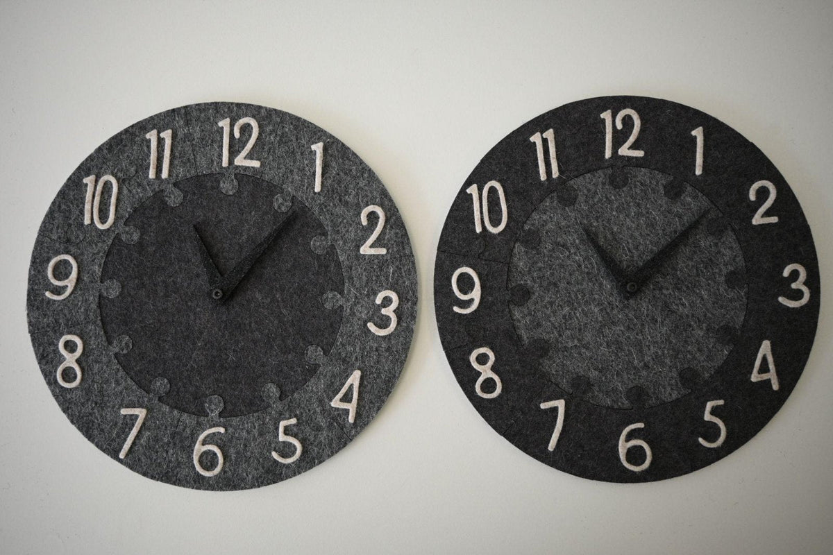 Tik Tak - Filz Lernpuzzle - Spieluhr in verschiedenen Farben, 100% Merinowolle, Kinderspielzeug, Motorikspiel - Kletterling – einfach Kind sein