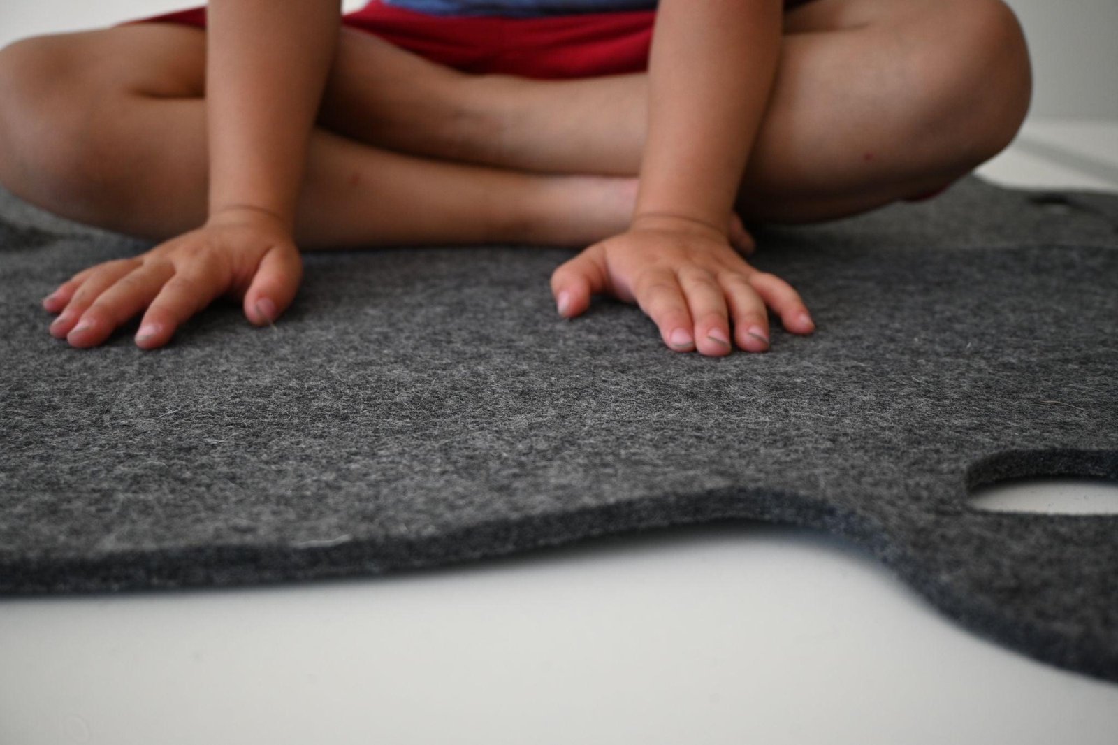 Kinderspielzeugtasche und Matte Simsalabim aus 100% Wolle (Merinowolle), Organizer und Spielmatte 2in1 fürs Kinderzimmer oder unterwegs - Kletterling – einfach Kind sein