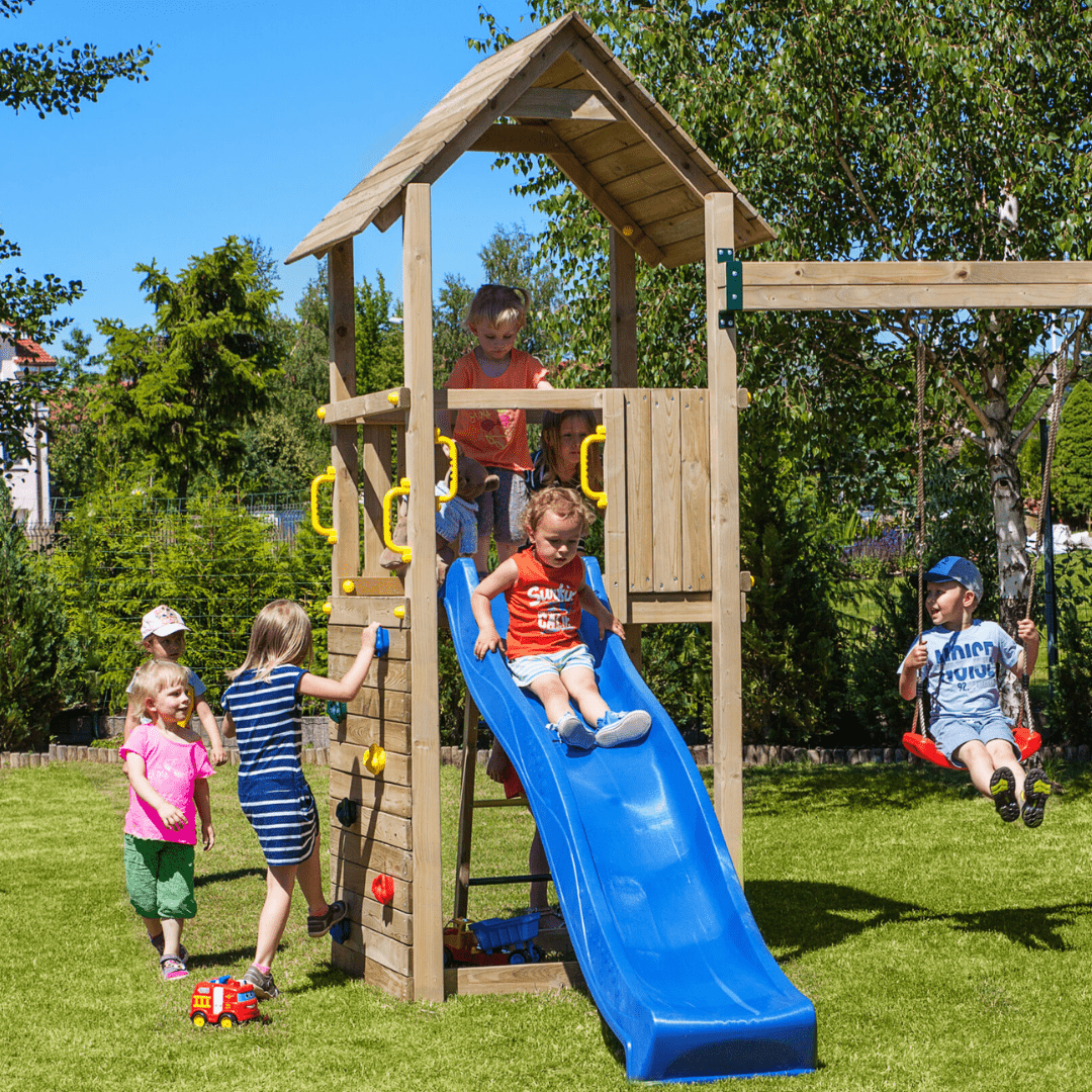 Spielturm GOO CAROL 2 | Klettergerüst OUTDOOR | in 3 Farben | bis zu 7 Kinder | Holzdach - Kletterling – einfach Kind sein