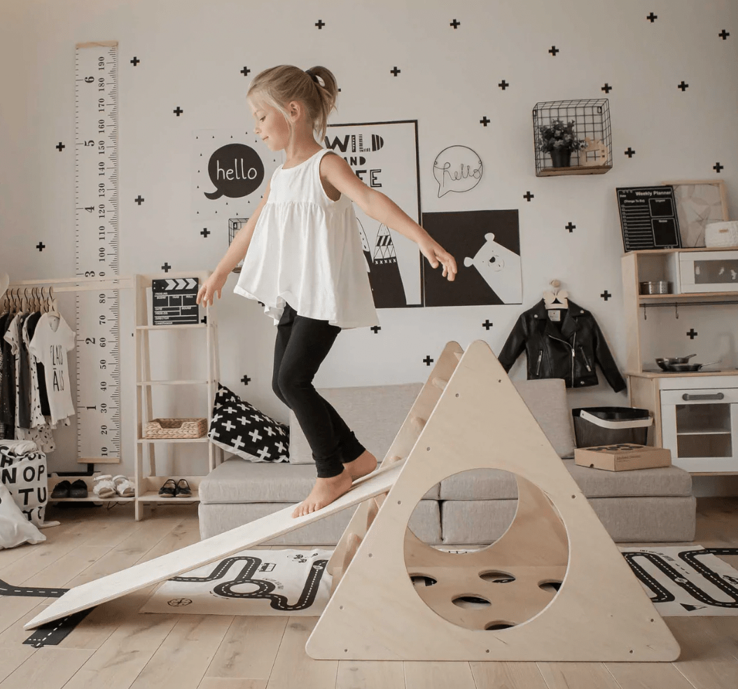 Kletterdreieck mit Sensorik - Paneelen | 4 unterschiedliche Seiten | ab 1 Jahr - Kletterling – einfach Kind sein