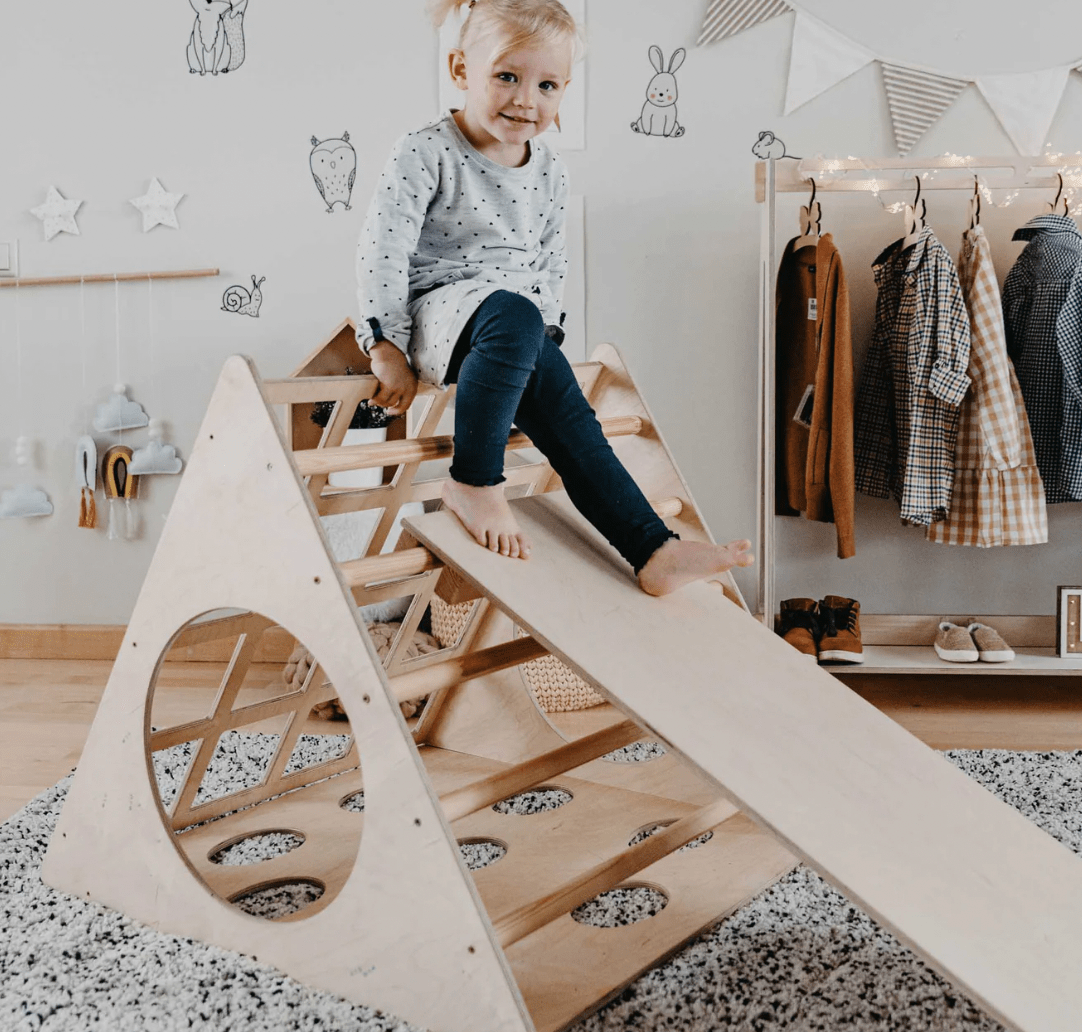 Kletterdreieck mit Sensorik - Paneelen | 4 unterschiedliche Seiten | ab 1 Jahr - Kletterling – einfach Kind sein