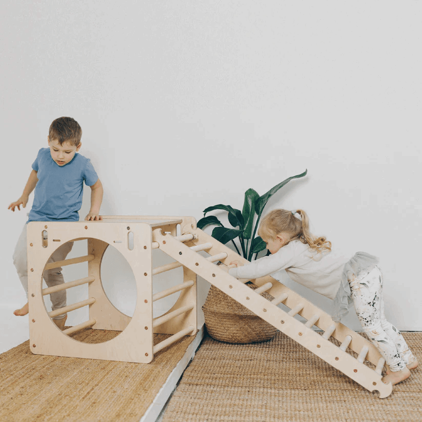 Spielset "Freunde" bunt - Kletterwürfel mit einer Kletter - und Rutschrampe - Kletterling – einfach Kind sein