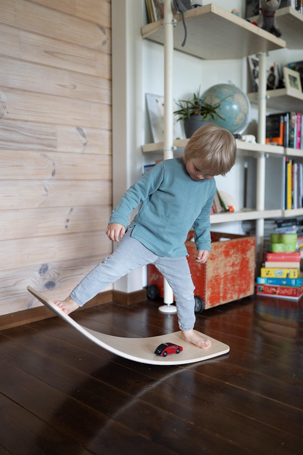 Balance Board aus Holz mit Filz - Unterseite von leg&go - Kletterling – einfach Kind sein