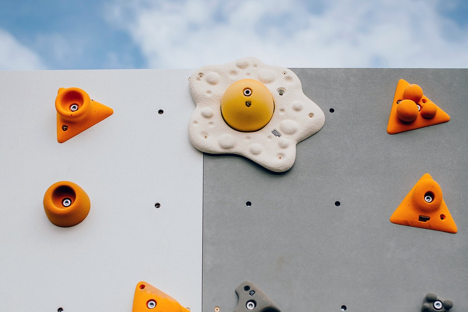 Einzelelement BK Dreieck links | Kletterwand BK OUTDOOR | 118 x 78 cm | 9 Loch - Kletterling – einfach Kind sein