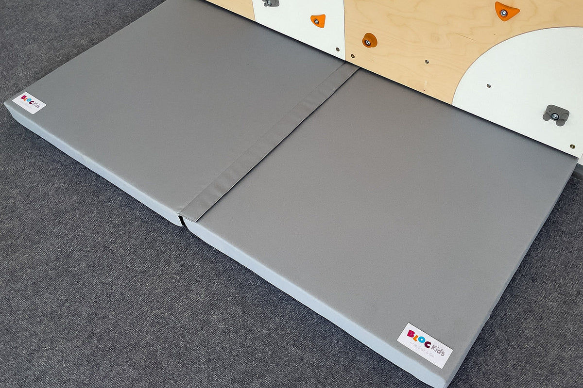 Kletterwand BK INDOOR aus 4 Teilen | 236 cm x 156 cm | inkl. 30 Griffen | 80 Loch - Kletterling – einfach Kind sein