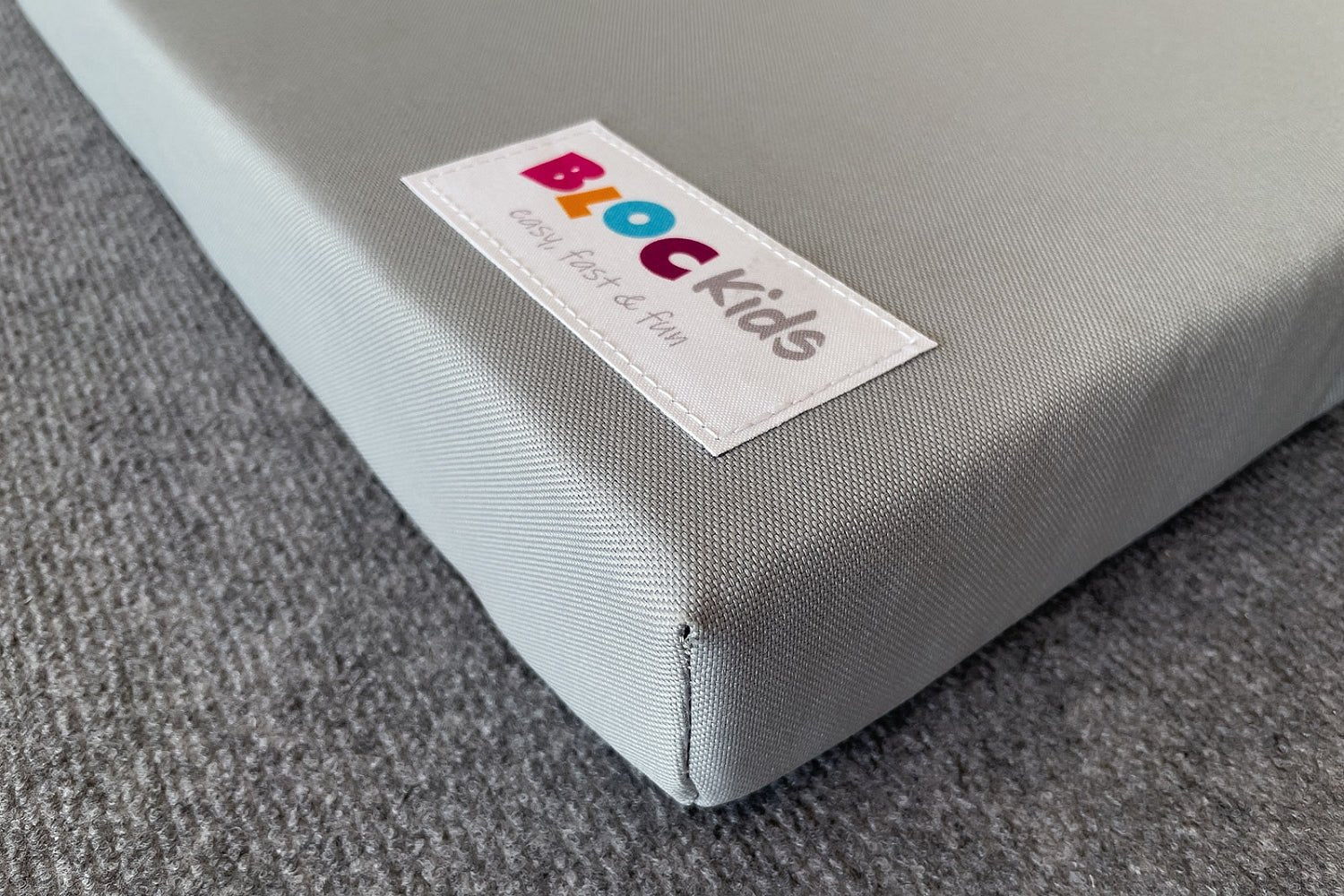 Kletterwand BK INDOOR aus 3 Teilen | 234 cm x 118 cm | inkl. 23 Griffen | 60 Loch - Kletterling – einfach Kind sein