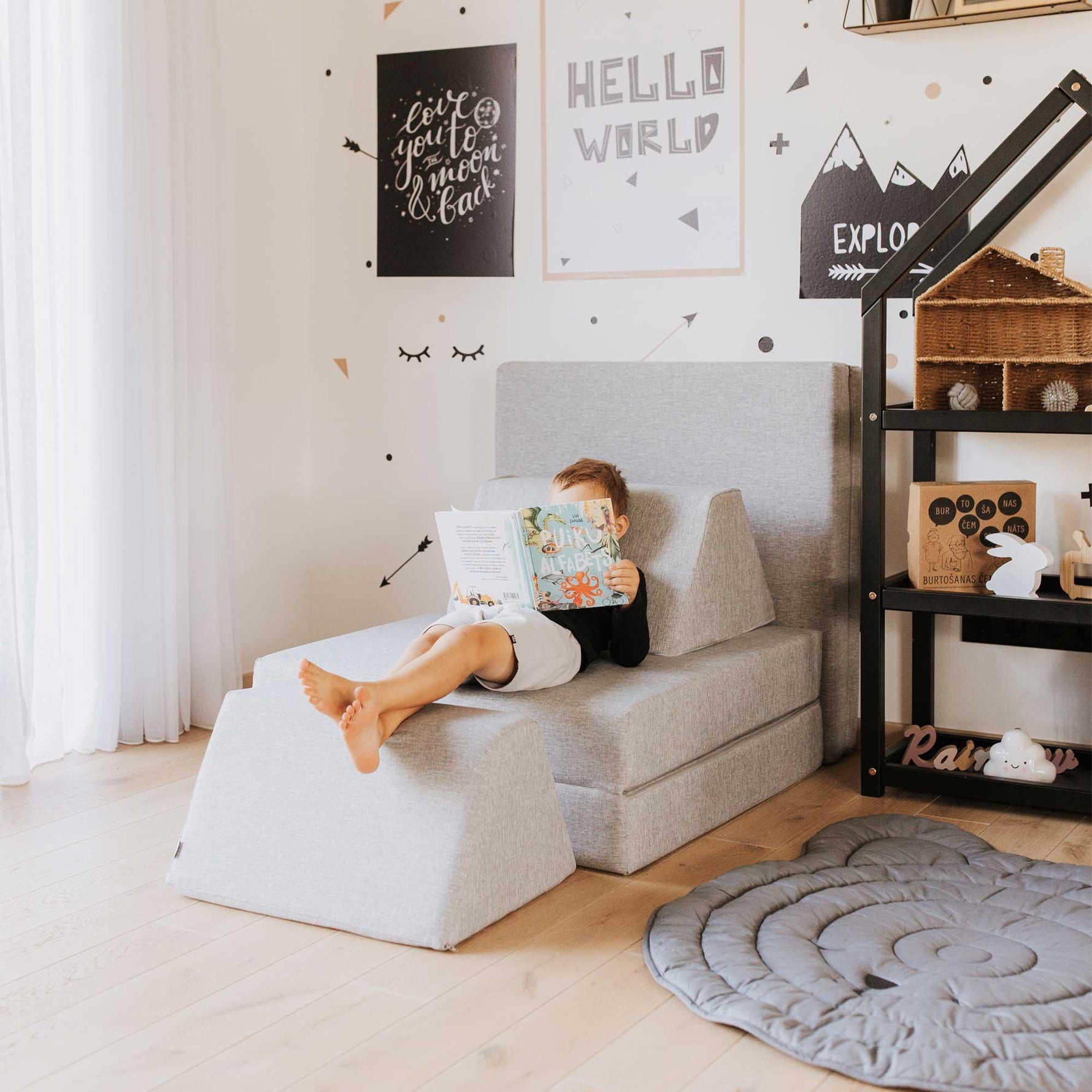 Universelles Kindersofa von monboxy in Grau - Kletterling – einfach Kind sein