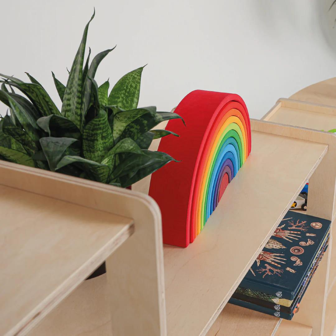 Montessori Spielzeugregal mit vier Etagen - Kletterling – einfach Kind sein