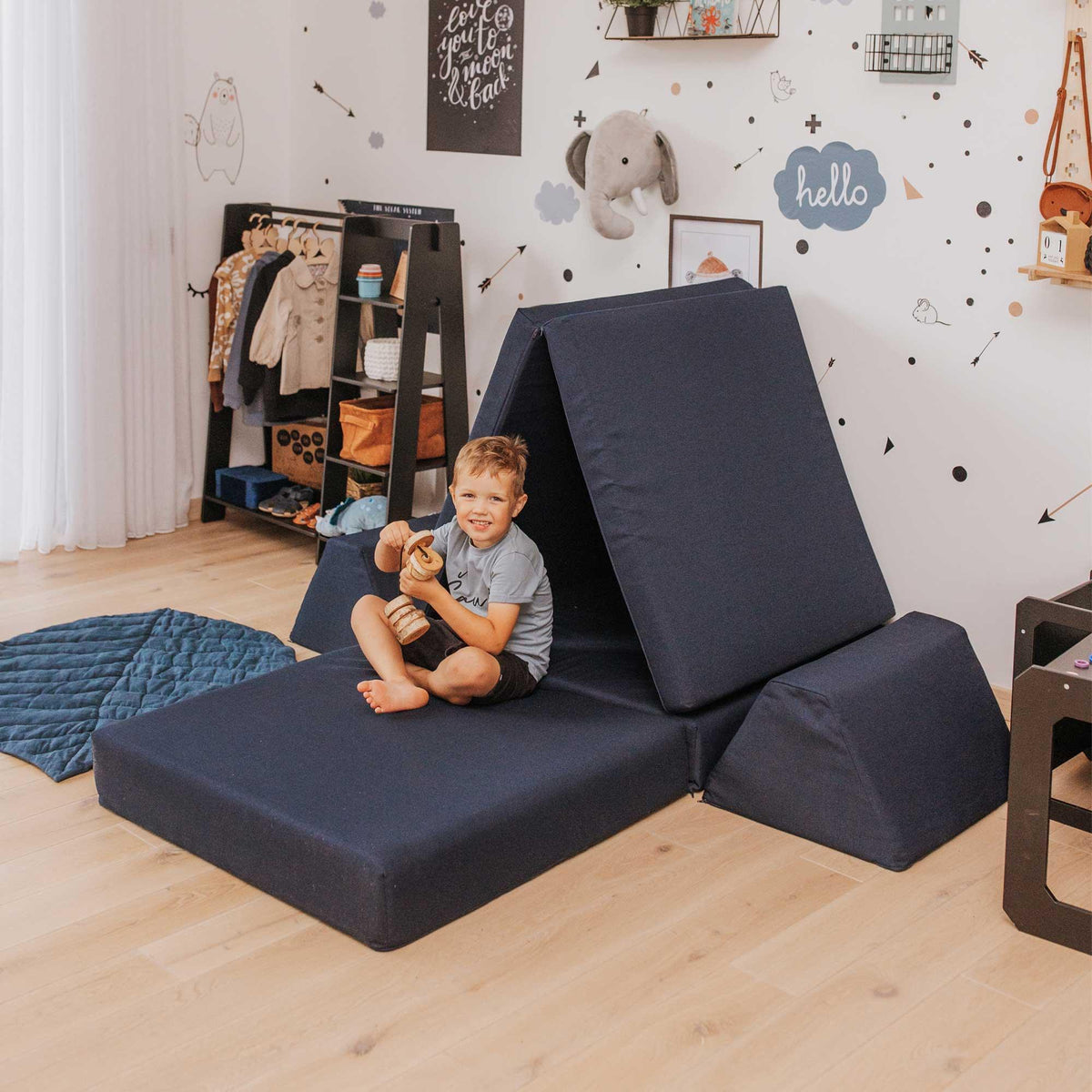 Universelles Kindersofa von monboxy in Navy Blau - Kletterling – einfach Kind sein
