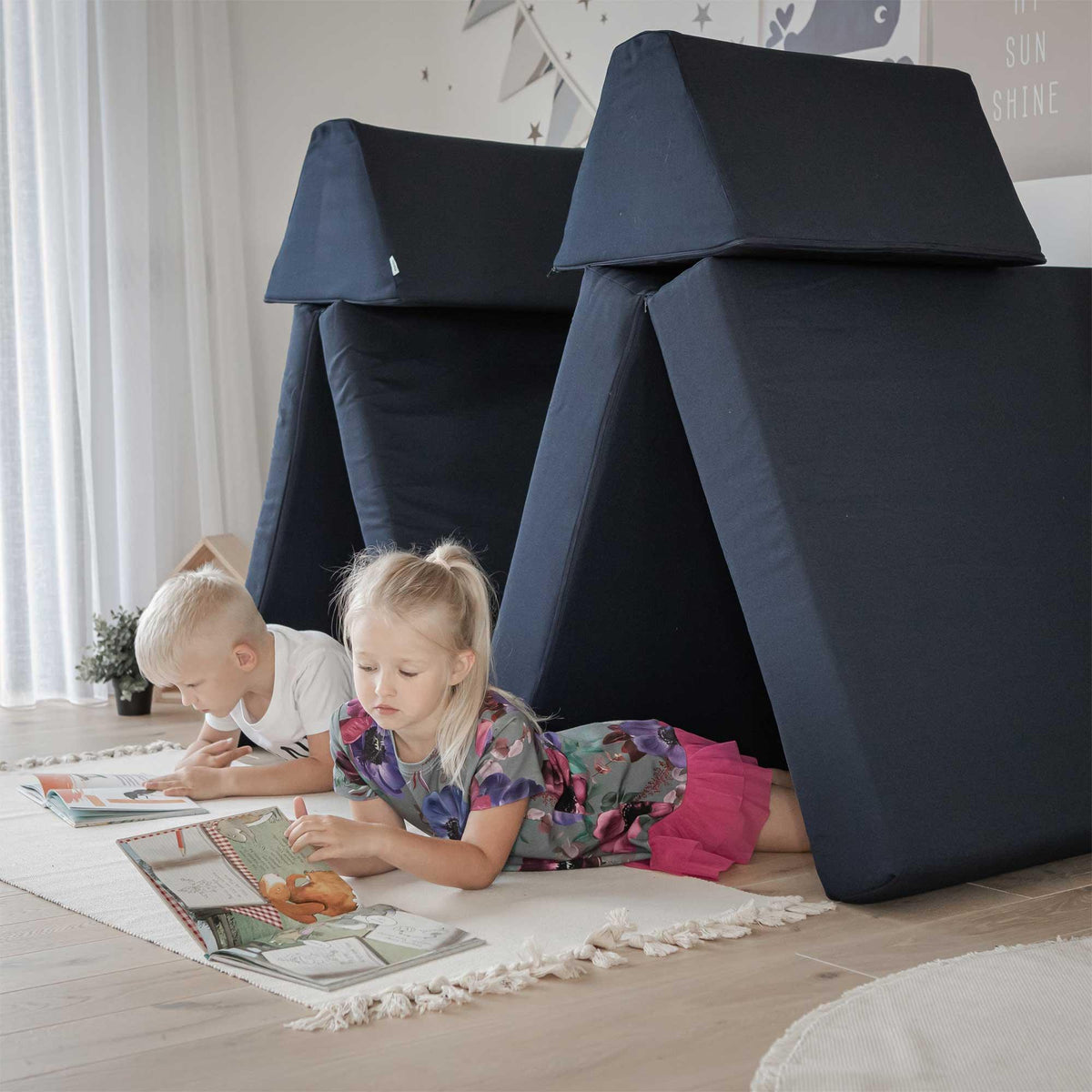Universelles Kindersofa von monboxy in Navy Blau - Kletterling – einfach Kind sein