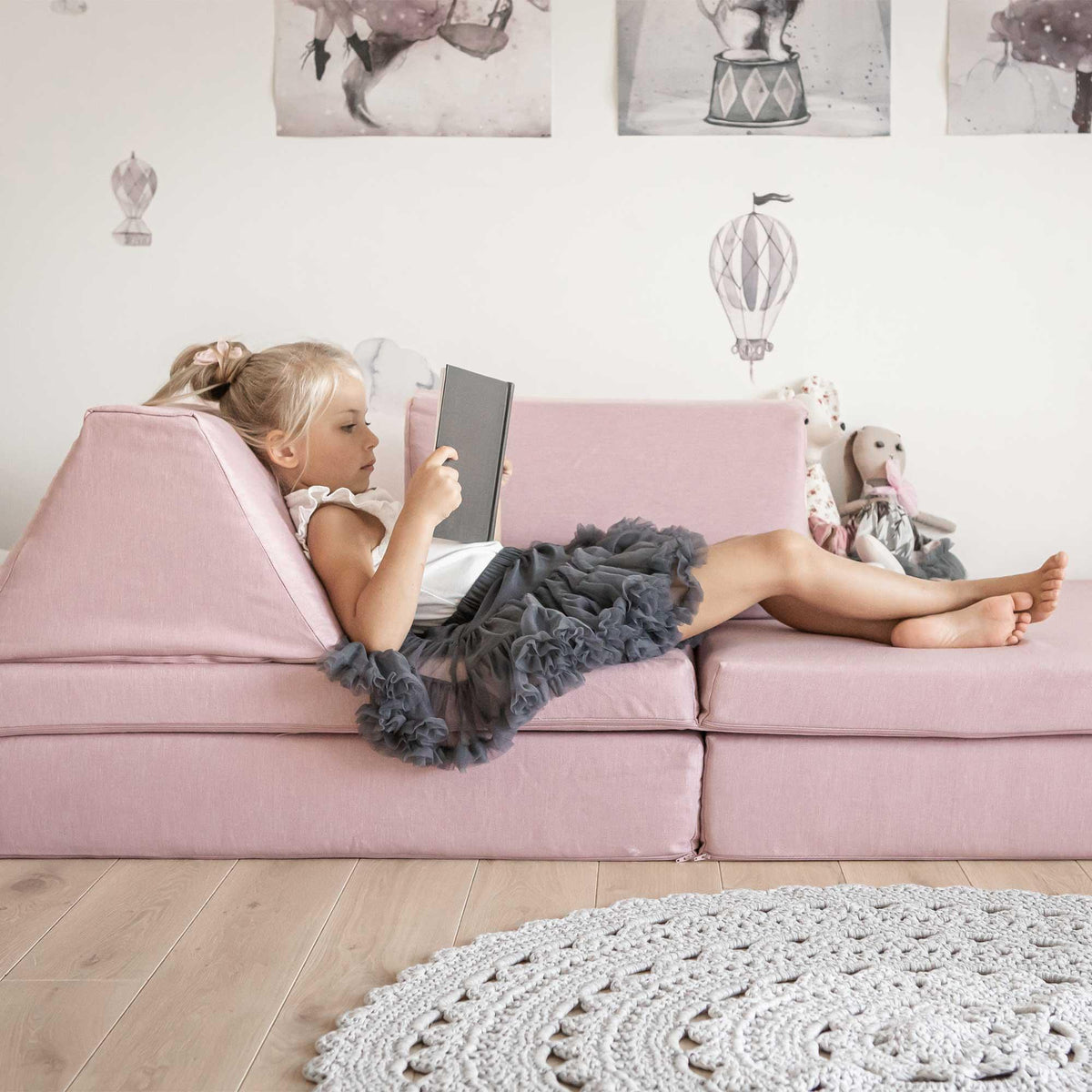 Universelles Kindersofa von monboxy in Pink - Kletterling – einfach Kind sein