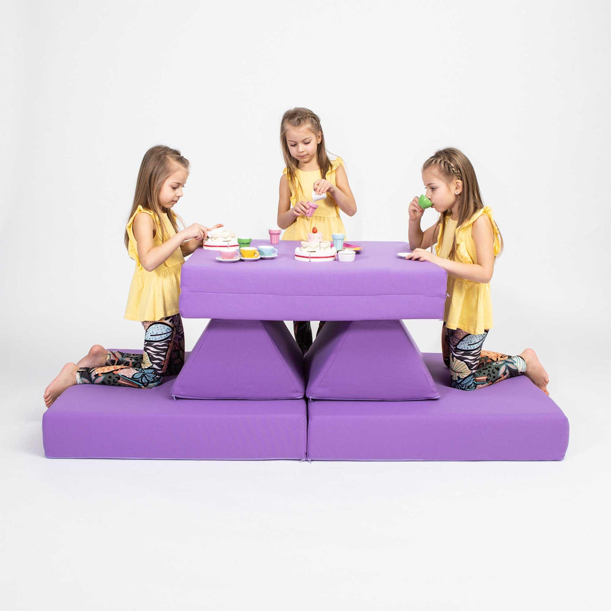 Universelles Kindersofa von monboxy in Lila - Kletterling – einfach Kind sein