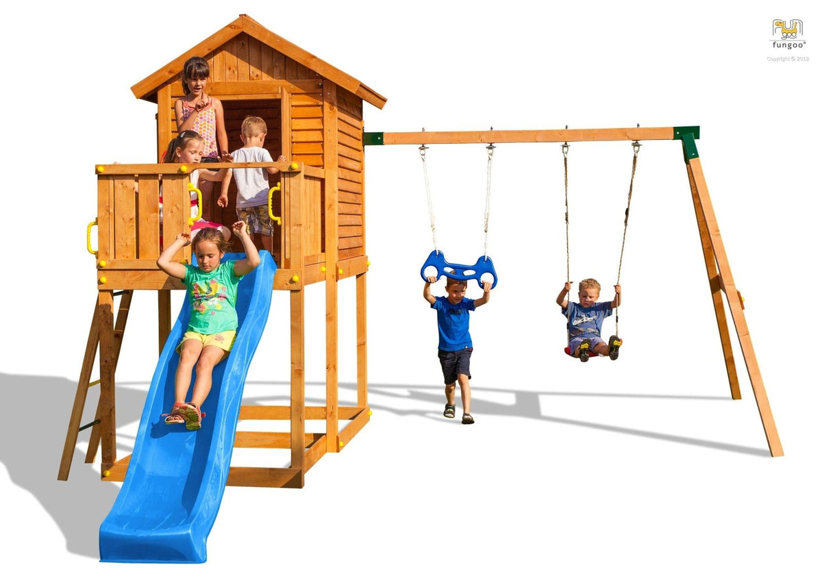 Spielturm My House mit Rutsche, Leiter, Haus mit Holzdach, Griffe, Steuerrad - Kletterling – einfach Kind sein