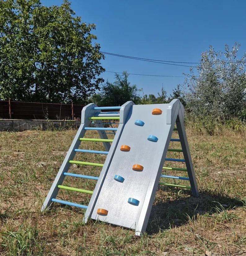 Doppelspielturm für kleine Kletterer - Klettergerüst mit mehreren Kletterrouten - Kletterling – einfach Kind sein